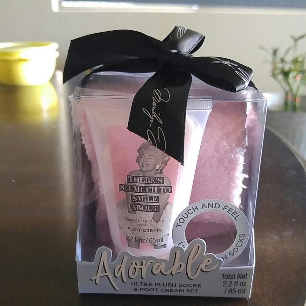 Juicy couture & simple pleasures - Picture 5 of 5
